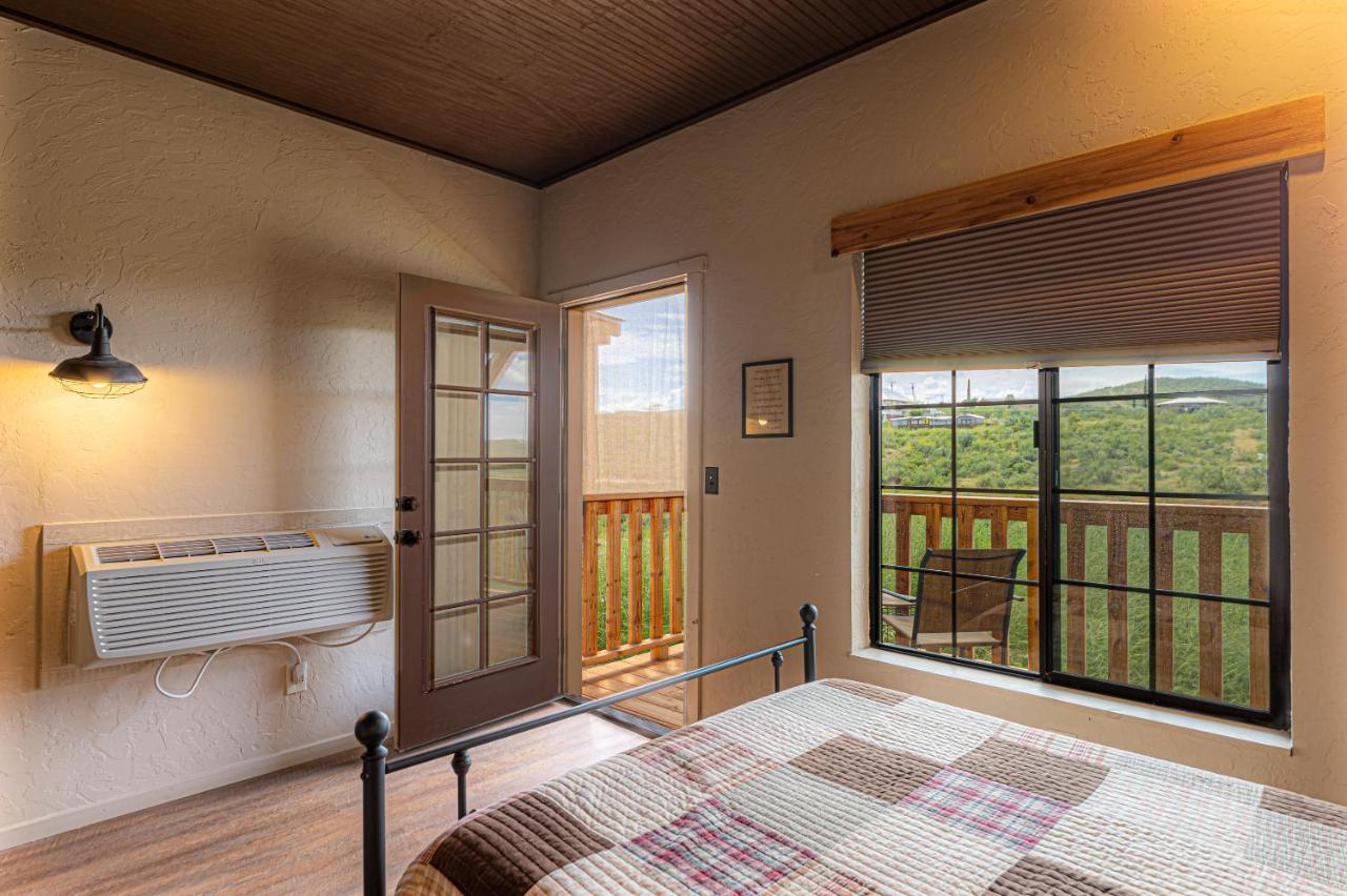 Miners Cabins #1 - Two Double Beds And Private Balcony تومبستون المظهر الخارجي الصورة