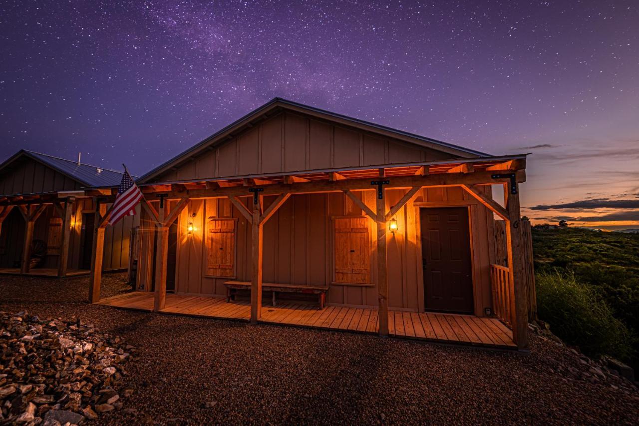 Miners Cabins #1 - Two Double Beds And Private Balcony تومبستون المظهر الخارجي الصورة