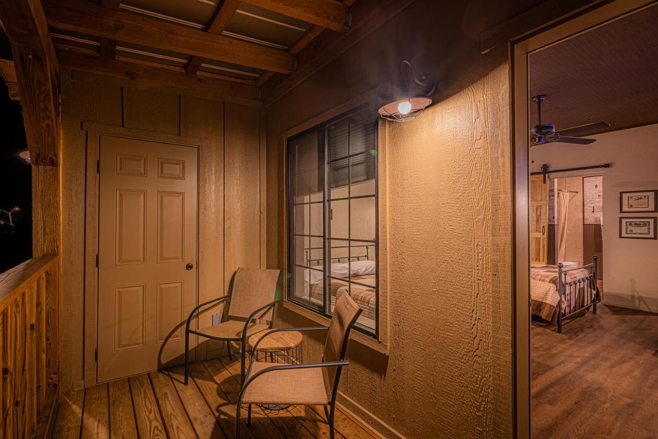 Miners Cabins #1 - Two Double Beds And Private Balcony تومبستون المظهر الخارجي الصورة
