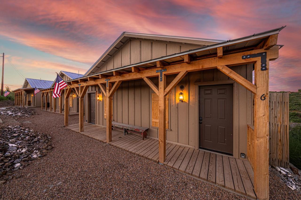 Miners Cabins #1 - Two Double Beds And Private Balcony تومبستون المظهر الخارجي الصورة