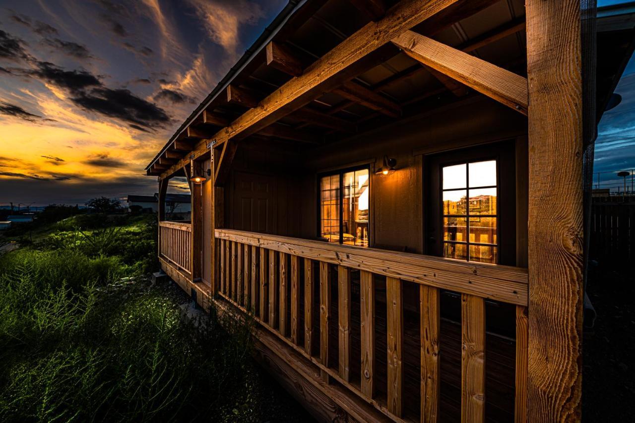 Miners Cabins #1 - Two Double Beds And Private Balcony تومبستون المظهر الخارجي الصورة