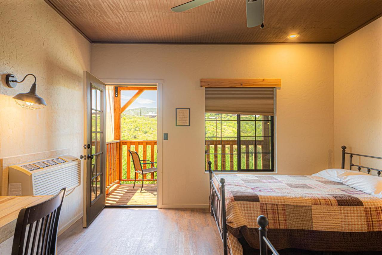 Miners Cabins #1 - Two Double Beds And Private Balcony تومبستون المظهر الخارجي الصورة