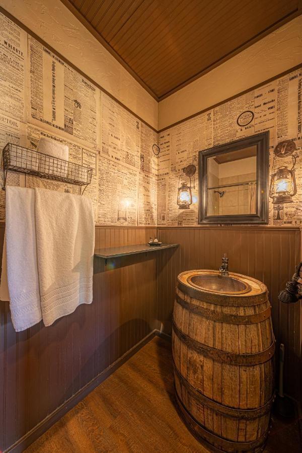 Miners Cabins #1 - Two Double Beds And Private Balcony تومبستون المظهر الخارجي الصورة